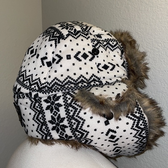 SA Nordic trapper fur lined earflap hat w chin buckle. One size fits most. - Picture 8 of 12